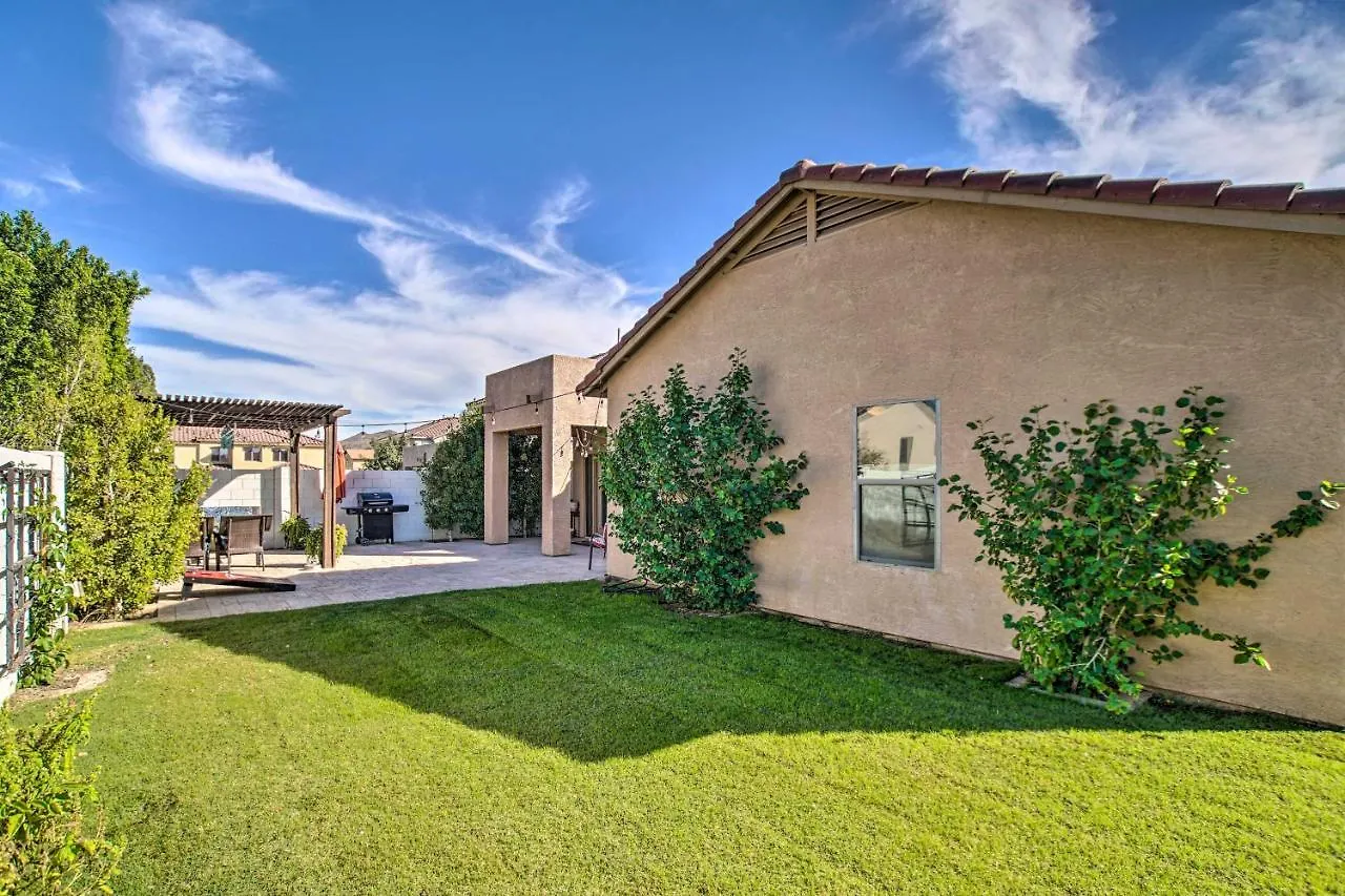 Spacious Phoenix Retreat With Patio Pets Welcome! Holiday home