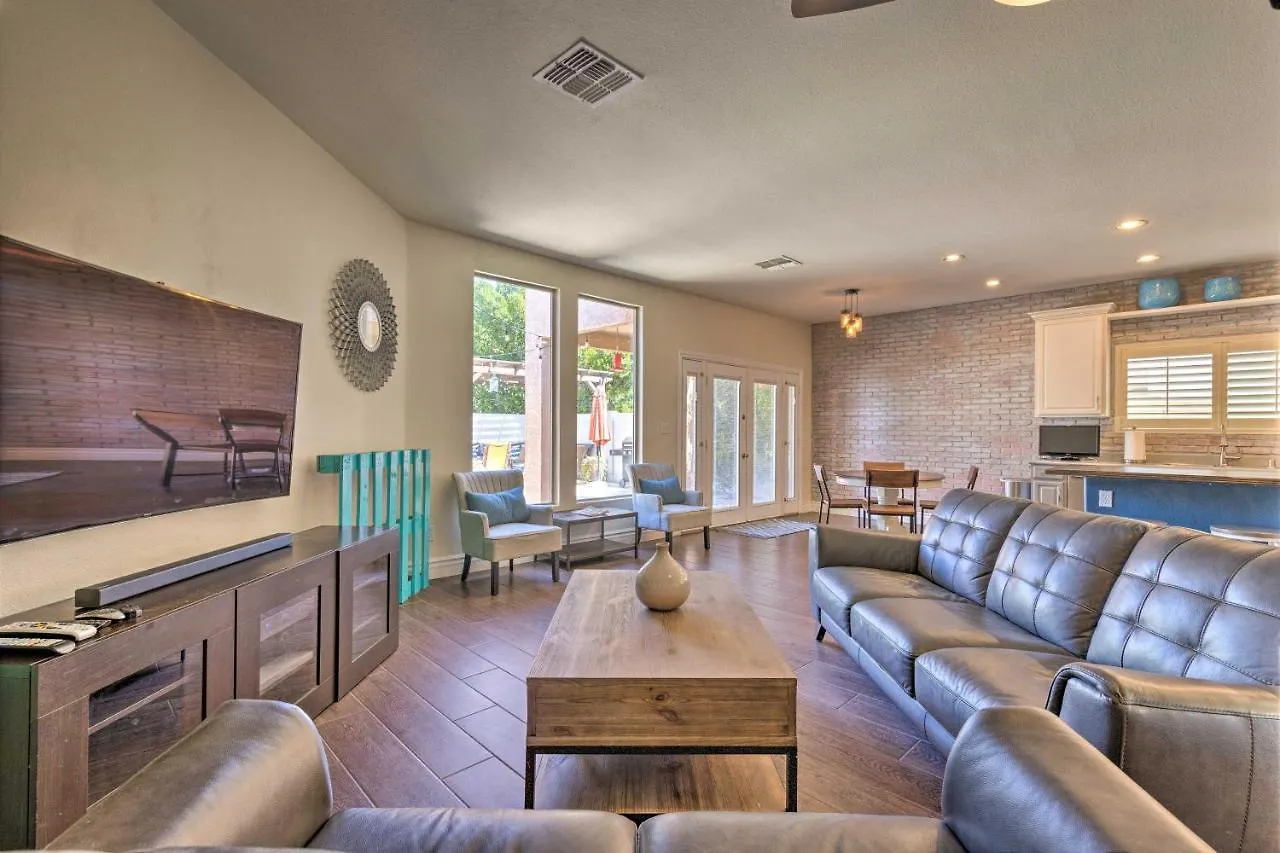 Spacious Phoenix Retreat With Patio Pets Welcome! Holiday home