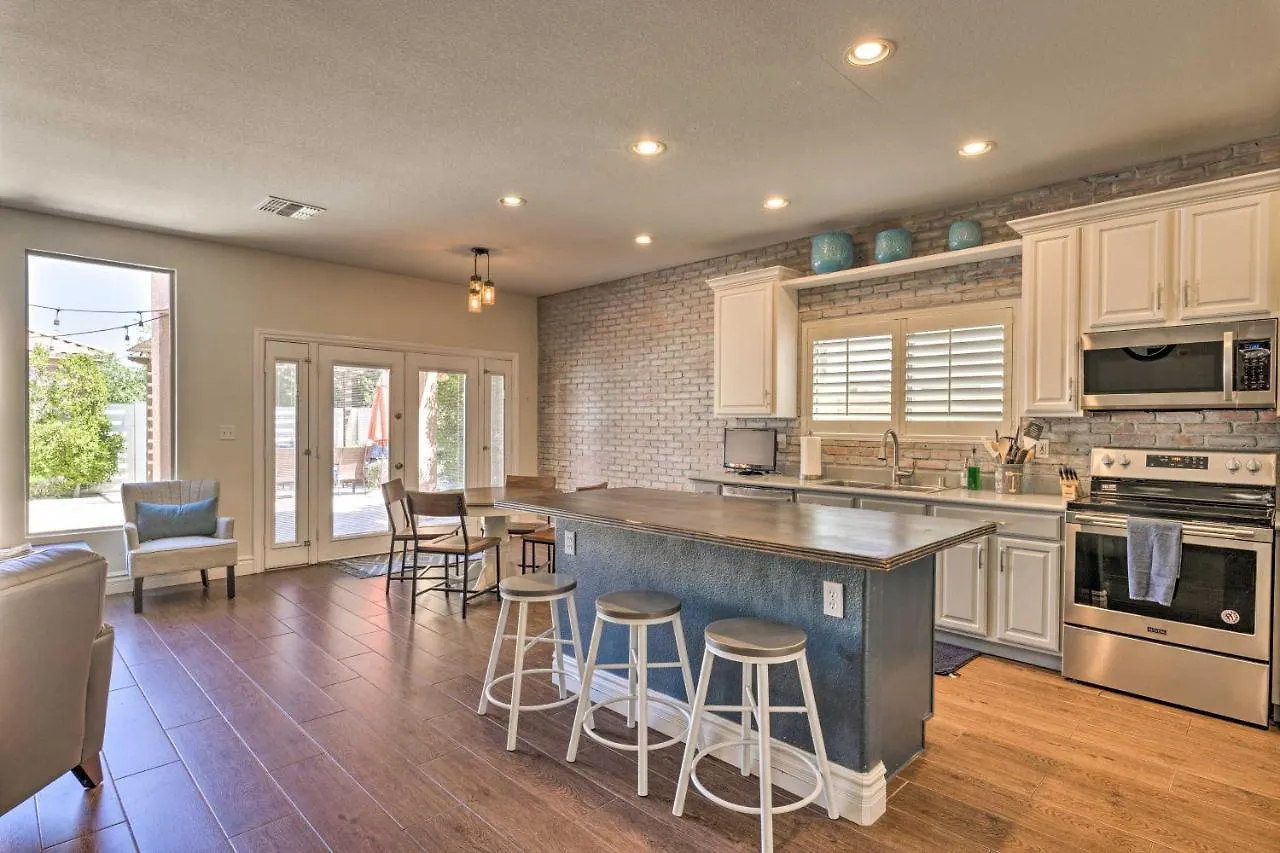 Spacious Phoenix Retreat With Patio Pets Welcome! 0*,