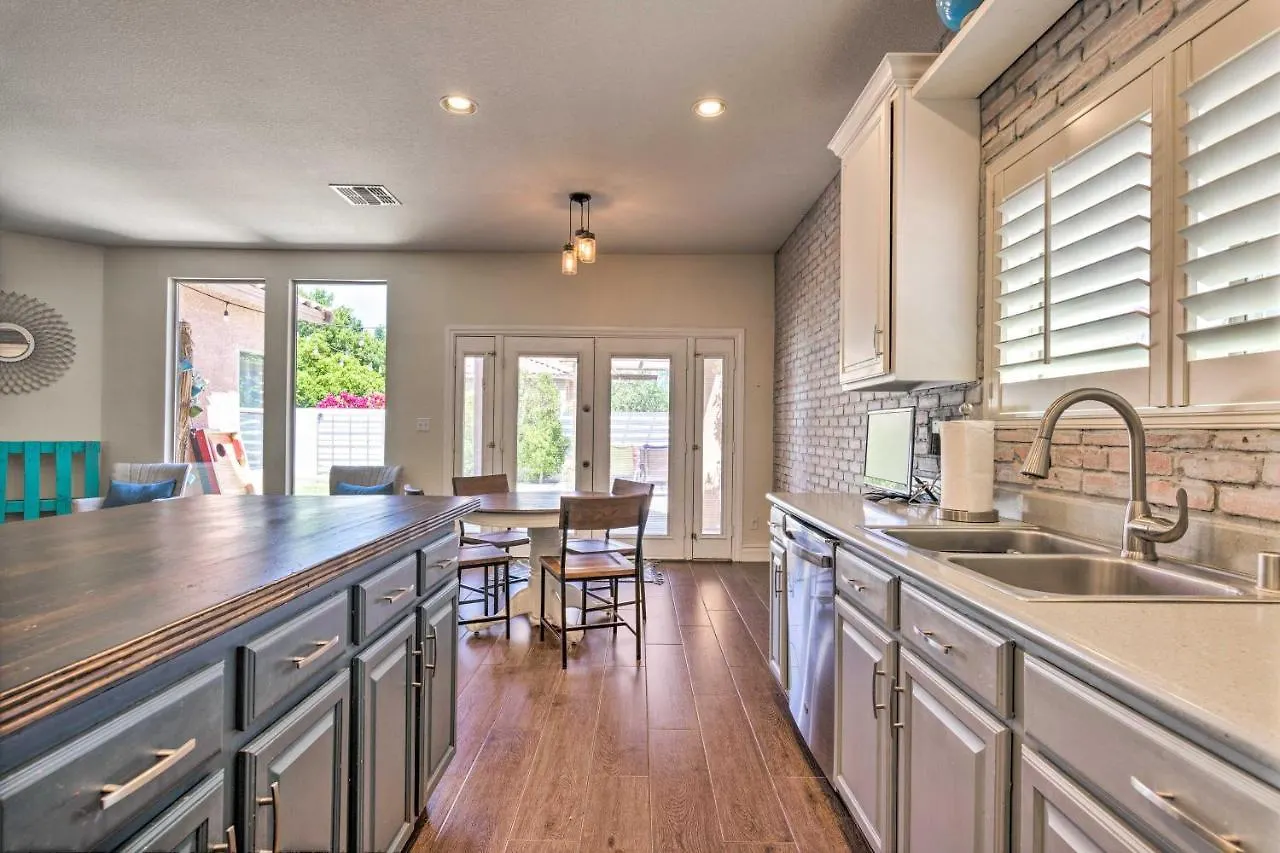 Holiday home Spacious Phoenix Retreat With Patio Pets Welcome!