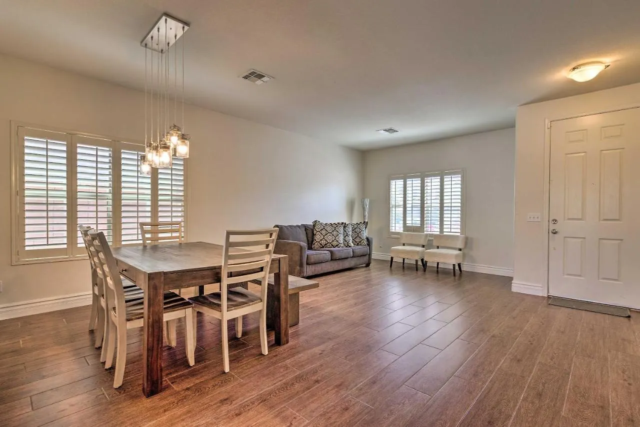 Spacious Phoenix Retreat With Patio Pets Welcome! Holiday home